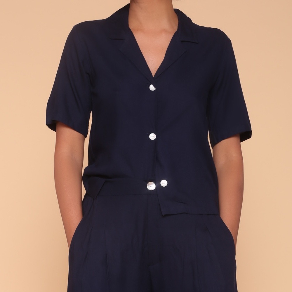 Casual chic  button down shirt cotton